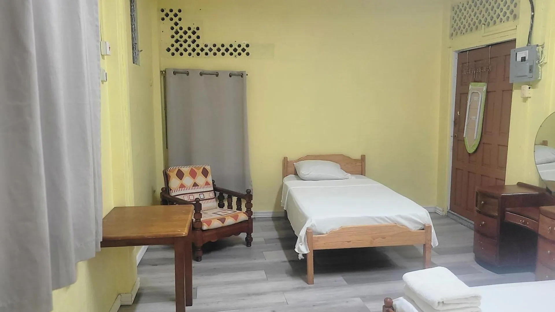 Alicia'S Lodge Port of Spain Apartment