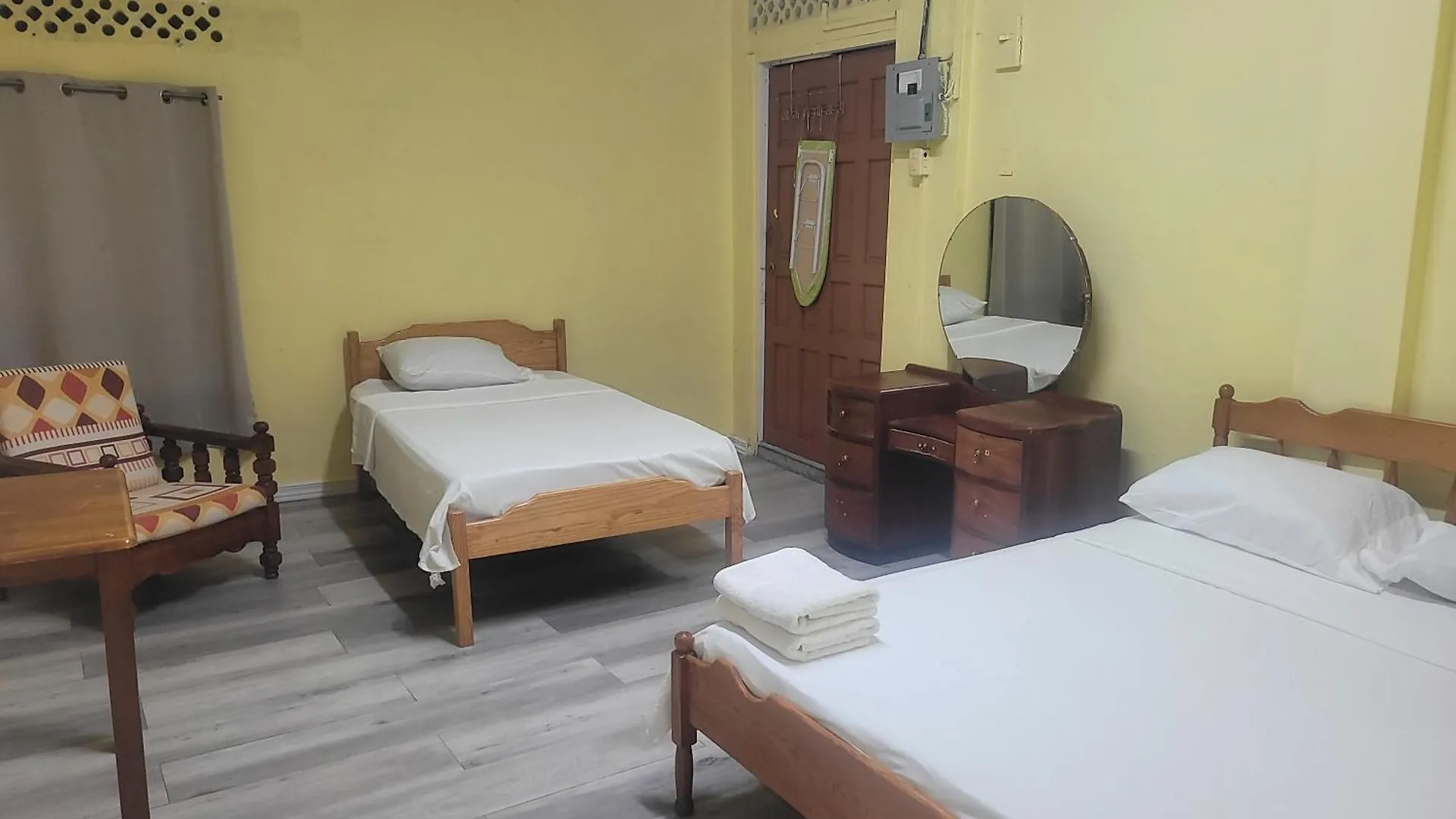 Alicia'S Lodge Port of Spain Apartment